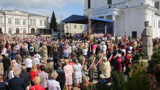 Chełm oddany pod opiekę Matki Boskiej. Potem święcono tornistry [zdjęcia]