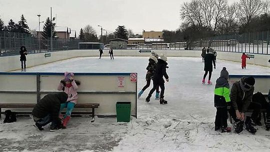 Chełm: Otwarty stok i lodowisko. Można korzystać z uroków zimy