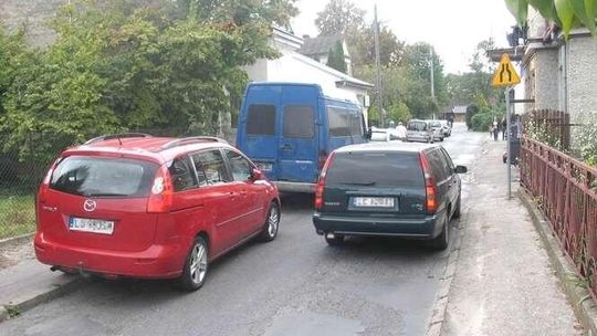 Chełm: Piesi nie chcą slalomu między autami