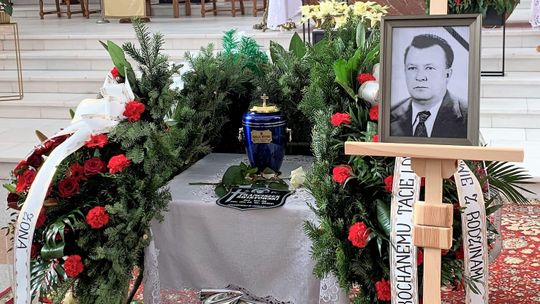 Chełm: Pożegnali nauczyciela i mentora. Pogrzeb Franciszka Świstowskiego