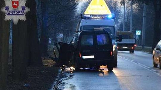 Chełm: Rozbił samochód na drzewie. 60-latek nie żyje