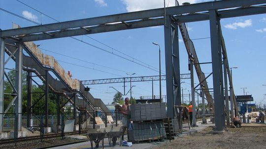 Chełm: Ruszył remont kładki na dworcu
