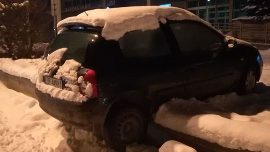 Chełm: Tak parkował, że przestrzelił. Gdzie jest kierowca renault?