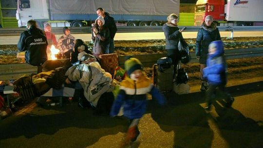 Chełm. Uchodźcy zanim wezmą kanapkę pytają, czy to „biezkosztowna dopomoga”