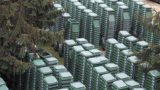 Chełm: Urząd tonie w pojemnikach na śmieci