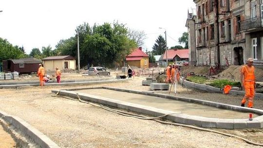 Chełm: Widać już zarys nowego ronda, obok powstaje sklep