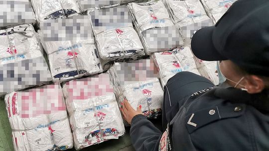 Chełm. Z 23 ton wyłuskali ponad 2 tysiące podrabianych ubrań