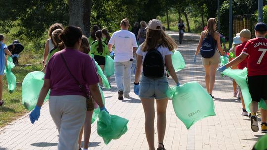 Chełmianie zakasali rękawy.  Ponad trzy tysiące osób sprząta miasto