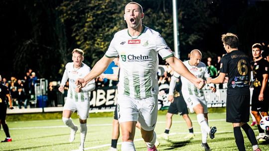 Chełmianka ma już siedem punktów przewagi, wyniki i tabela Betclic III ligi
