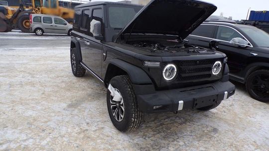 Funkcjonariusze Służby Celno-Skarbowej w Małaszewiczach zatrzymali 15 chińskich samochodów z brakującymi dokumentami homologacyjnymi.