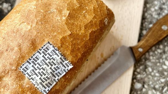 Chleby Niepodległości w Lublinie. Bochenki mają metki w siedmiu różnych językach