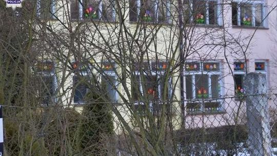 Chłopcy włamali się do zamkniętej szkoły