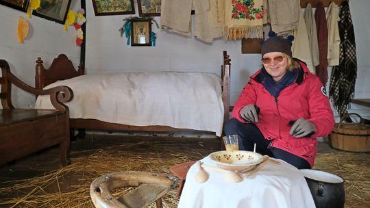 Choinka, pusty talerz i sianko. Skąd to się wzięło?