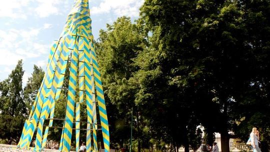 Choinka w lipcu? Miasto otwarte się zamyka