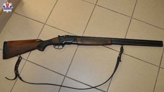 Chował dubeltówkę do szafy kiedy wystrzeliła