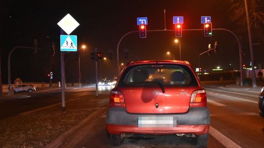 Chrapał na czerwonym w yarisie, a wcześniej puknął w audi