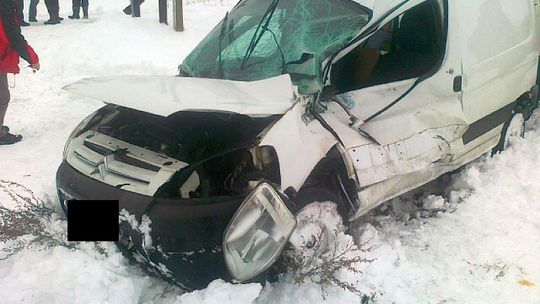 Chromówka: Citroen wjechał pod lokomotywę