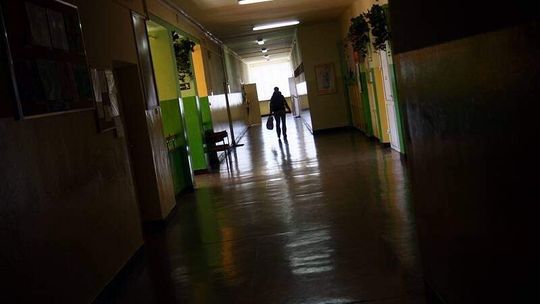 Chude lata w szkołach. Będzie łączenie klas i mniejsze nagrody dla nauczycieli