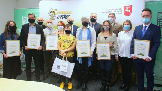 Ci uczniowie dużo wiedzą o pszczołach. Urządzali też przyjazne im ogrody