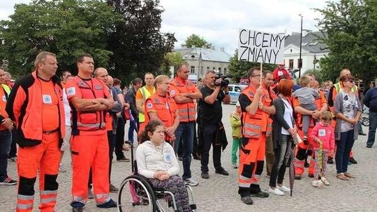 Ciąg dalszy zamieszania w bialskim pogotowiu. W środę zwolniony, w czwartek przywrócony do pracy