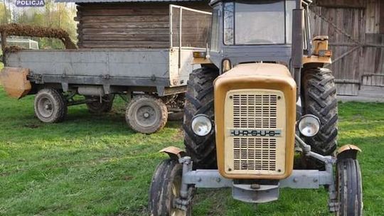 Ciągnik przejechał po 78-latku na podwórku. Mężczyzna zmarł