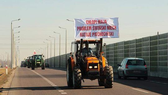 Ciągniki wyjechały na krajową "dwójkę". Trwa protest rolników