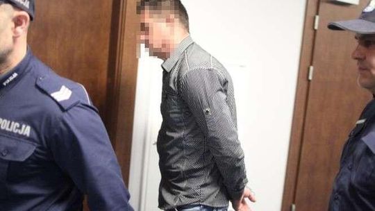 „Ciął ją nożem, wyrywał włosy”. 54-latek przed sądem. Odpowie za usiłowanie zabójstwa żony