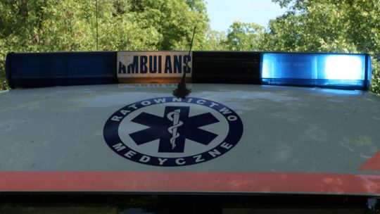 Ciało zmarłego ojca przez kilka godzin leżało na słońcu. Rodzina nie mogła się doprosić o lekarza, żeby wystawił akt zgonu