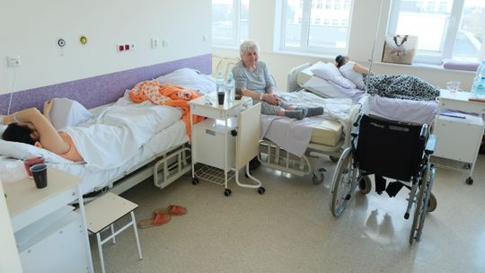 Cięcia dla dobra pacjenta? Ze szpitala przy al. Kraśnickiej w Lublinie znikają łóżka, zaraz mogą całe oddziały