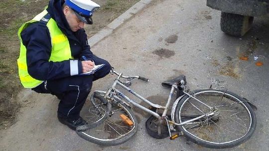 Ciężarówka cofała i potrąciła rowerzystę. 61-latek nie żyje