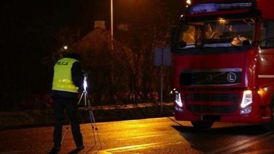 Ciężarówka potrąciła pieszego. 63-latek zmarł