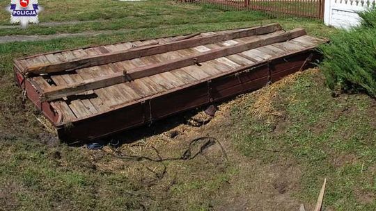 Ciężarówka wjechała w zaprzęg konny. Wóz wpadł do rowu i przygniótł woźnicę