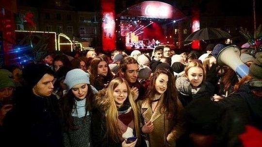 Ciężarówki Coca-Cola w Lublinie: Tłumy na placu Zamkowym (zdjęcia)