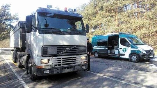 Ciężarówki rujnują drogi? Nie były przeładowane