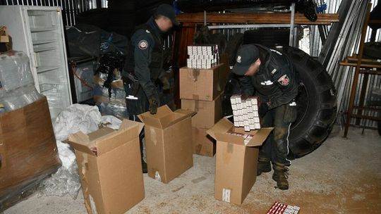 Ciężarówki z papierosami zamiast szkła. Grupa przestępcza rozbita 
