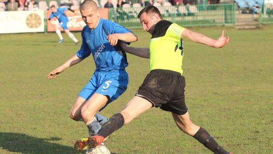 Cisy Nałęczów - KS Dąbrowica 0:7, Granit - Sławin 2:1