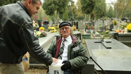 Cmentarna kwesta czeka na VIPy