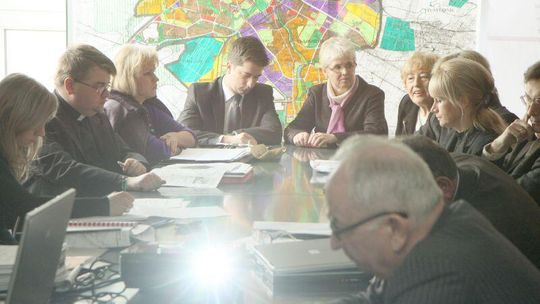 Cmentarz czy market? Debata o terenie przy ul. Walecznych