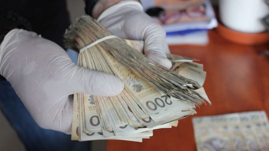 Co hazard robi z człowiekiem. Syn okradał własną matkę 