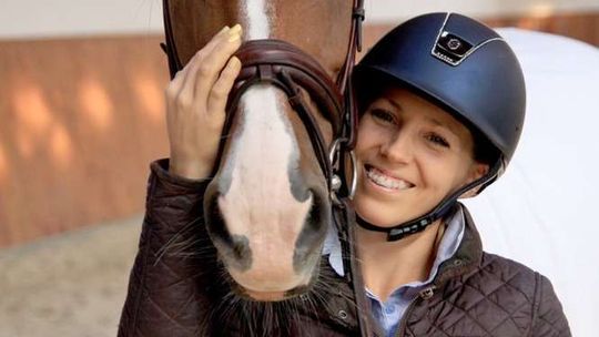 Co jakiś czas rodzą się dzieci, które mają w głowie konie. Tak było z nią