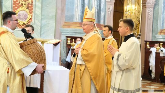 Co jest zakazane w kościele? Wielkanoc w dobie pandemii