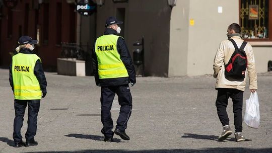 Co można, a czego nie można robić? Policjanci wystawili blisko 100 mandatów w woj. lubelskim
