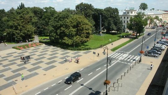 Co na pl. Litewskim? Parking podziemny, a może choinka?