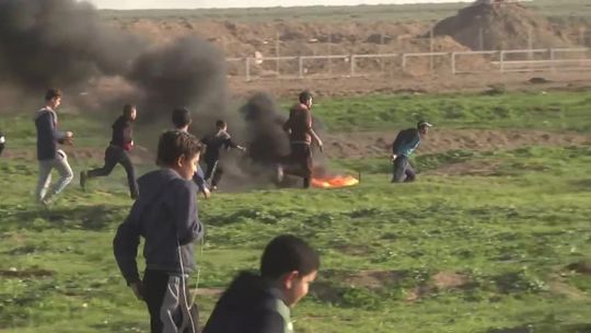 Co najmniej jedna osoba zginęła, a 20 zostało rannych w starciach na granicy Izraela i Palestyny [wideo]