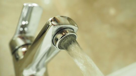 Co się dzieje z wodą w gminie Końskowola? Szukają wycieku