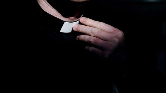 Co się stało na plebanii? Ksiądz odpowie za masowanie piersi nastolatce