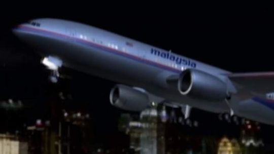 Co się stało z malezyjskim Boeingiem? Porwanie, wybuch bomby? (wideo)