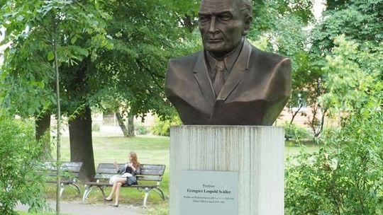 Co się stało z rzeźbą byłego rektora? Złodzieje wkrótce usłyszą wyrok