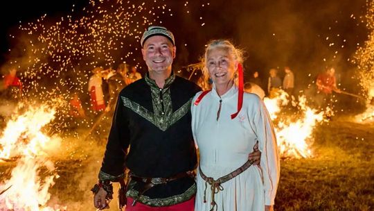 Co skłania ludzi do chodzenia po rozżarzonych węglach?