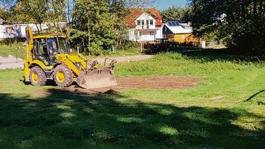 Co to za nieznany obiekt budują na boisku? Wszyscy chcieli dobrze, czyli zamieszanie z altaną